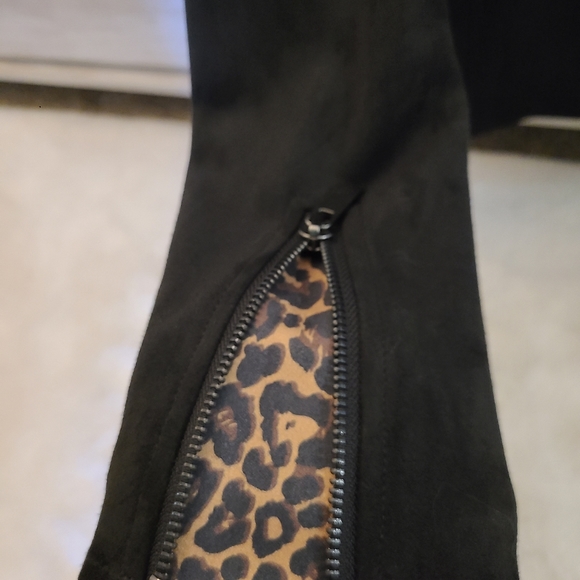 Suede KUT from the kloth Jacket with zipper and leopard accents. - Picture 4 of 6